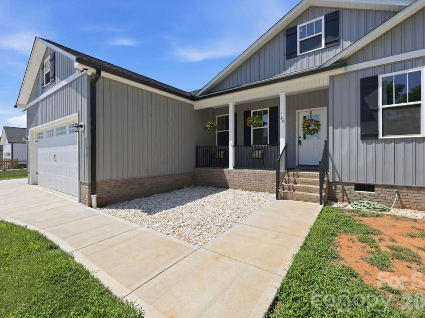 140 Smoke Lane, Salisbury, NC 28147.  MLS# CAR4404075, YatesRealty ID 5048. 