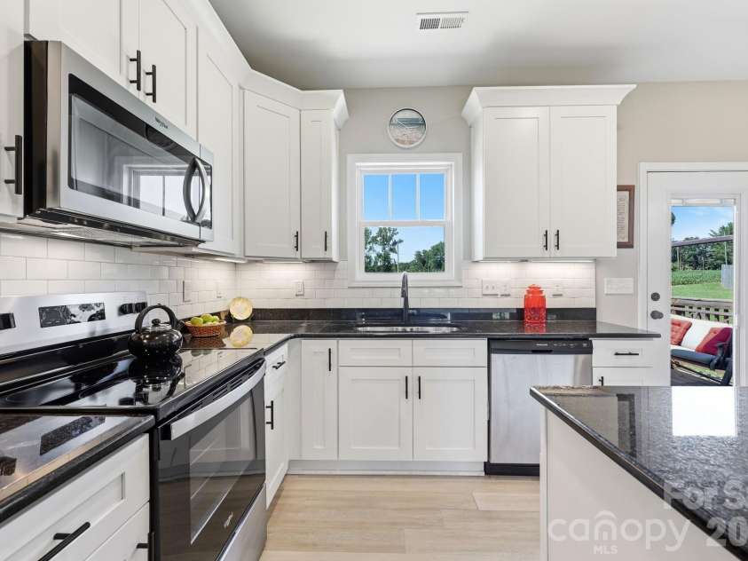 140 Smoke Lane, Salisbury, NC 28147.  MLS# CAR4404075, YatesRealty ID 5048. 