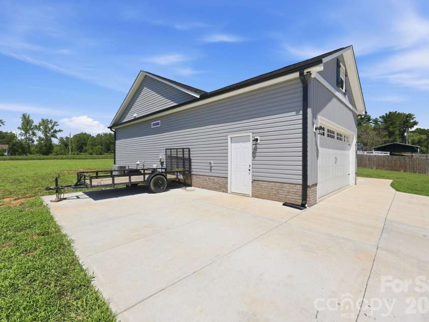 140 Smoke Lane, Salisbury, NC 28147.  MLS# CAR4404075, YatesRealty ID 5048. 