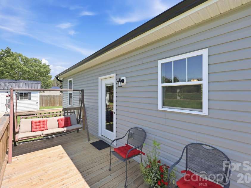 140 Smoke Lane, Salisbury, NC 28147.  MLS# CAR4404075, YatesRealty ID 5048. 