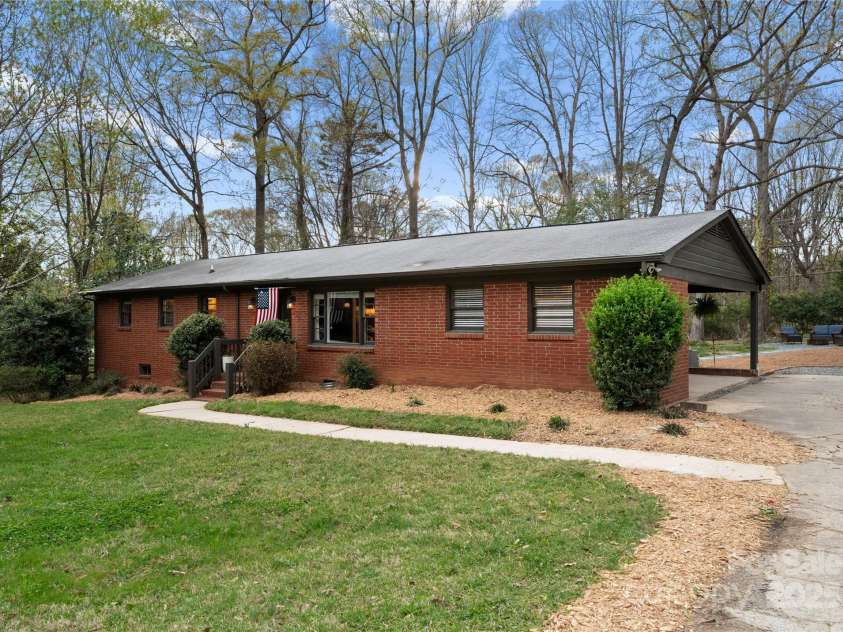 801 Glendora Drive, Charlotte, NC 28212.  MLS# CAR4239373, YatesRealty ID 5048. 