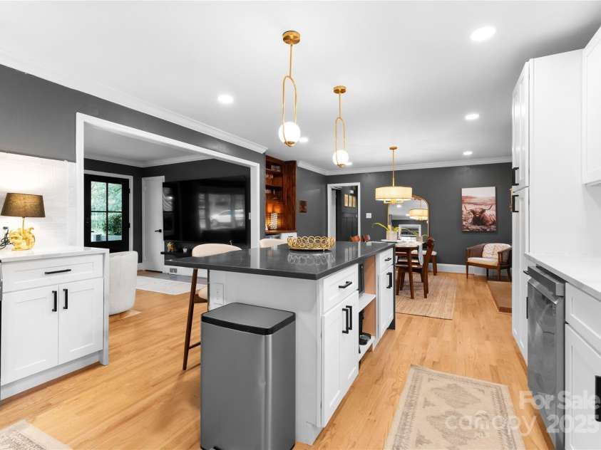 801 Glendora Drive, Charlotte, NC 28212.  MLS# CAR4239373, YatesRealty ID 5048. 