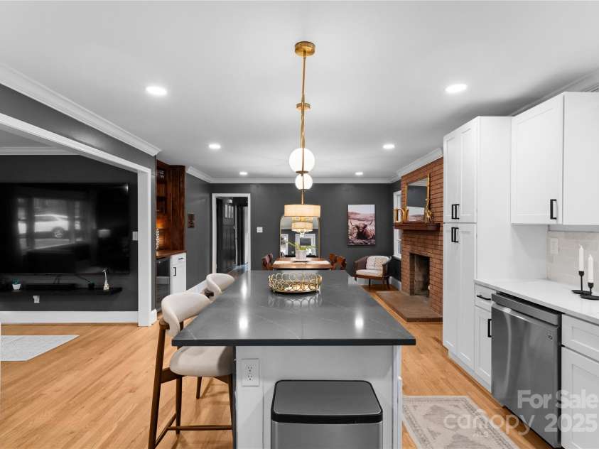 801 Glendora Drive, Charlotte, NC 28212.  MLS# CAR4239373, YatesRealty ID 5048. 