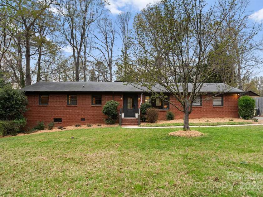 801 Glendora Drive, Charlotte, NC 28212.  MLS# CAR4239373, YatesRealty ID 5048. 