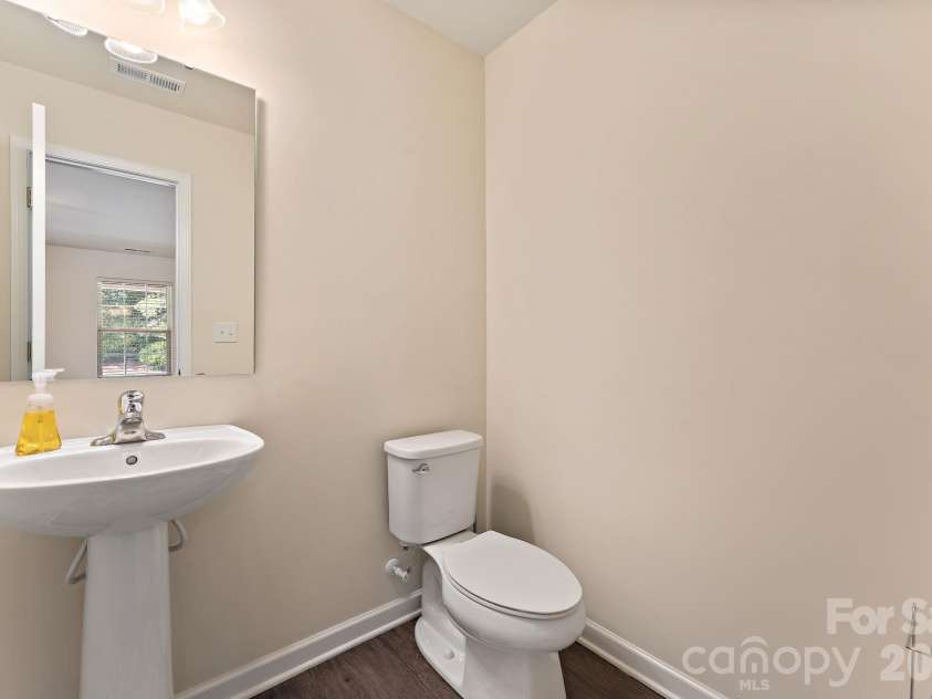 206 Notable Lane, Rock Hill, SC 29732.  MLS# CAR4417921, YatesRealty ID 50480. 1/2 bath on main floor