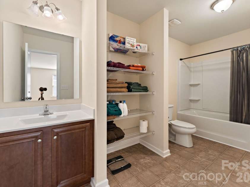 206 Notable Lane, Rock Hill, SC 29732.  MLS# CAR4417921, YatesRealty ID 50480. Bathroom #2