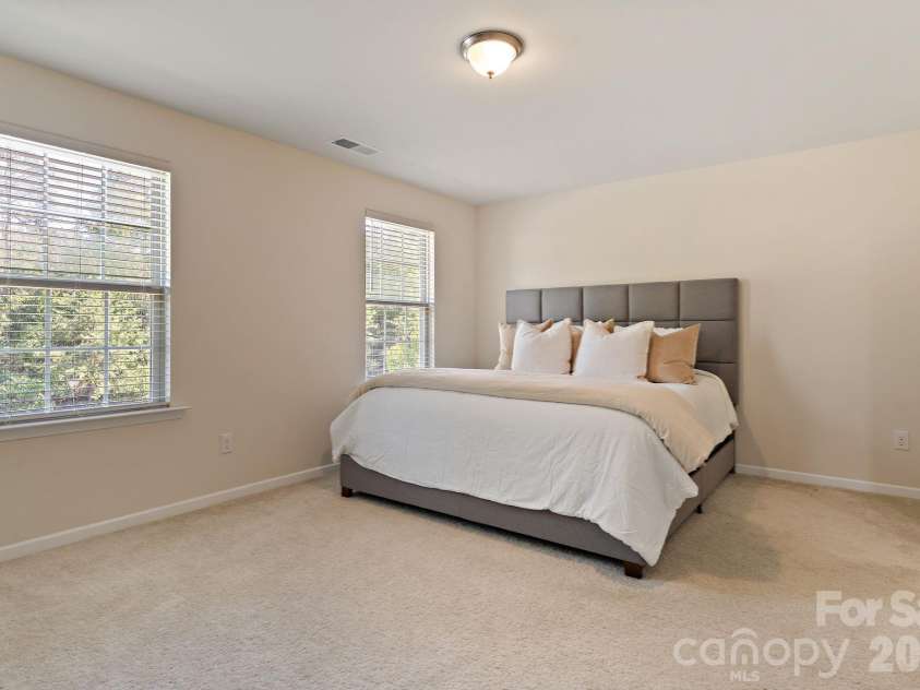 206 Notable Lane, Rock Hill, SC 29732.  MLS# CAR4417921, YatesRealty ID 50480. PRIMARY with 2 walk-in closets