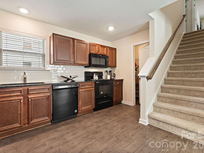 206 Notable Lane, Rock Hill, SC 29732.  MLS# CAR4417921, YatesRealty ID 50480. Walk-in pantry