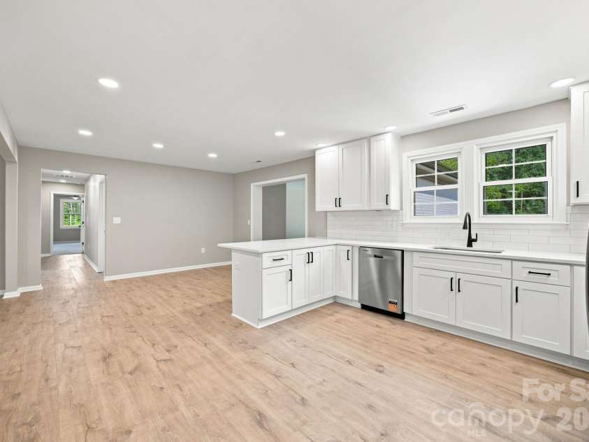 255 Lyerly Drive, Salisbury, NC 28146.  MLS# CAR4423692, YatesRealty ID 50481. Kitchen