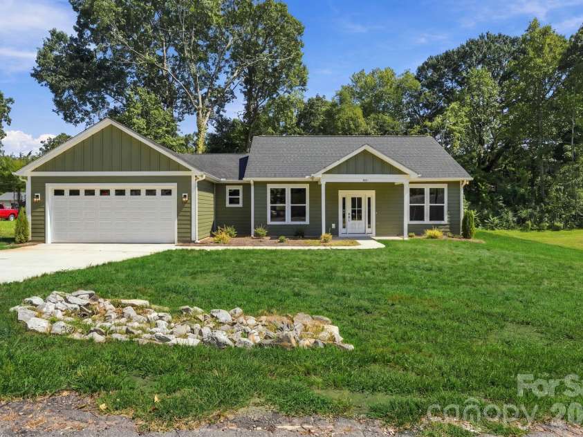 413 Dogwood Lane, Statesville, NC 28625.  MLS# CAR4424036, YatesRealty ID 50487. 