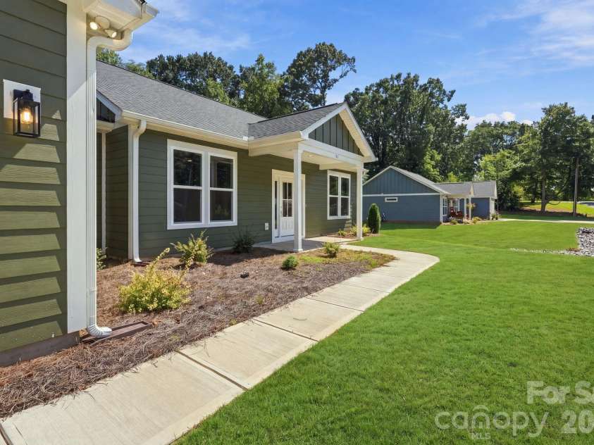 413 Dogwood Lane, Statesville, NC 28625.  MLS# CAR4424036, YatesRealty ID 50487. 