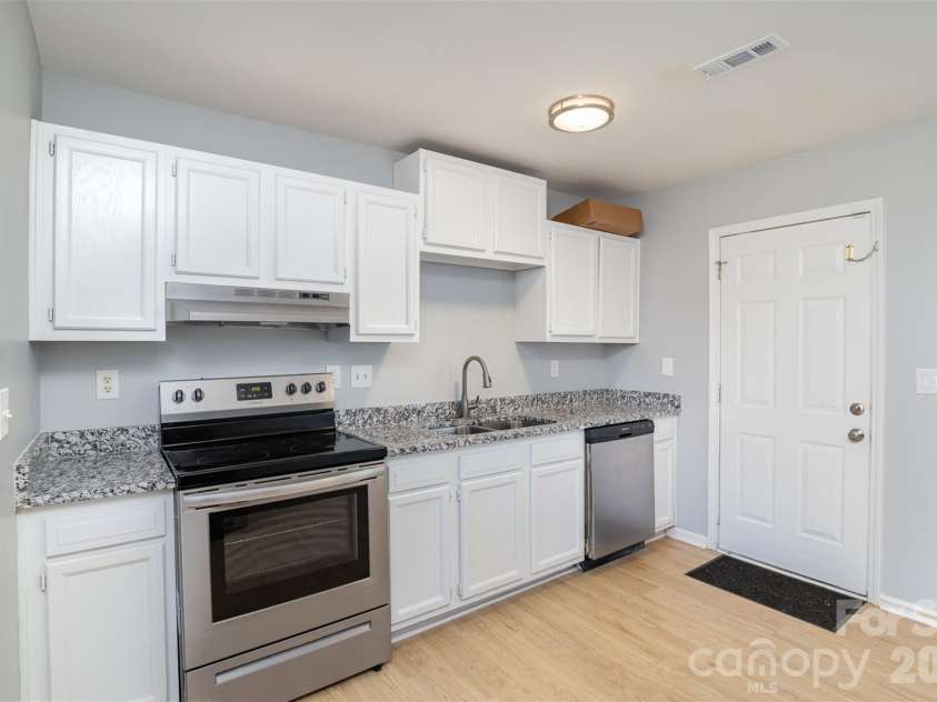 4206 Wilson Lane, Charlotte, NC 28206.  MLS# CAR4424094, YatesRealty ID 50488. 