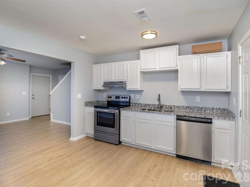 4206 Wilson Lane, Charlotte, NC 28206.  MLS# CAR4424094, YatesRealty ID 50488. 
