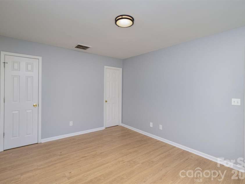 4206 Wilson Lane, Charlotte, NC 28206.  MLS# CAR4424094, YatesRealty ID 50488. 