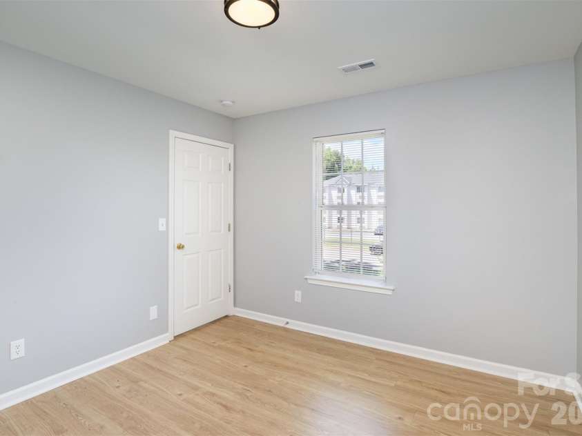 4206 Wilson Lane, Charlotte, NC 28206.  MLS# CAR4424094, YatesRealty ID 50488. 