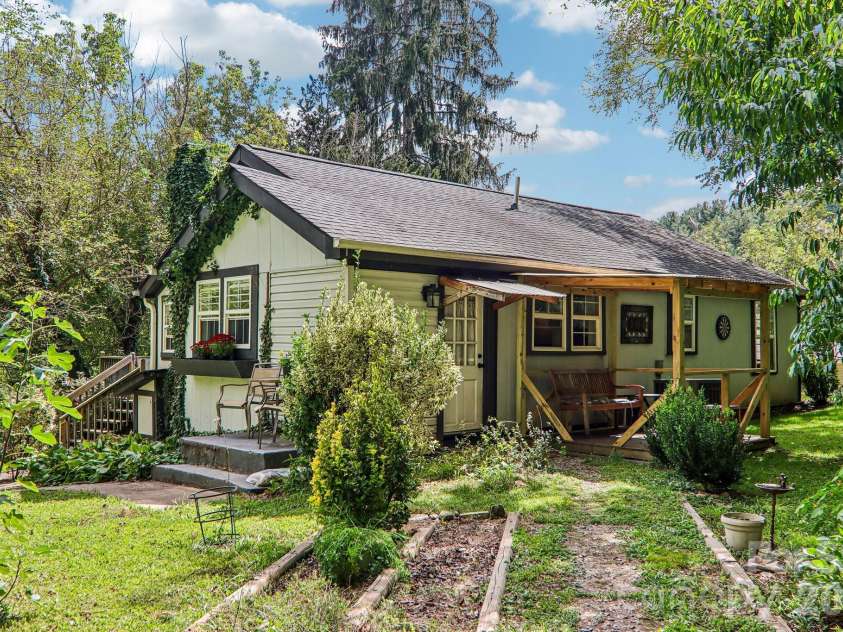 418 Sharptown Road, Canton, NC 28716.  MLS# CAR4421203, YatesRealty ID 50489. 