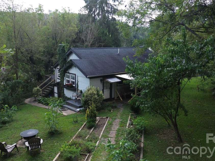 418 Sharptown Road, Canton, NC 28716.  MLS# CAR4421203, YatesRealty ID 50489. 