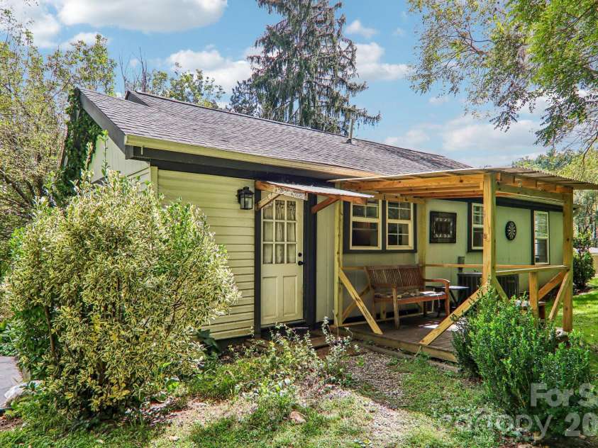 418 Sharptown Road, Canton, NC 28716.  MLS# CAR4421203, YatesRealty ID 50489. 