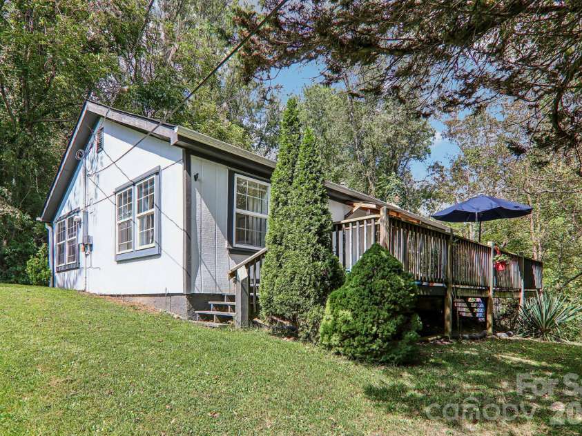 418 Sharptown Road, Canton, NC 28716.  MLS# CAR4421203, YatesRealty ID 50489. 