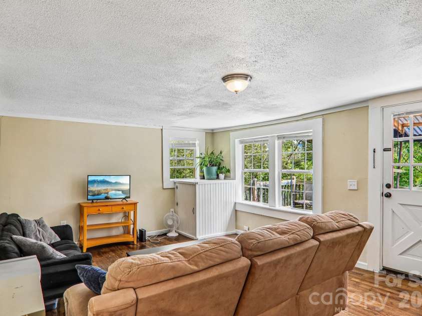 418 Sharptown Road, Canton, NC 28716.  MLS# CAR4421203, YatesRealty ID 50489. 