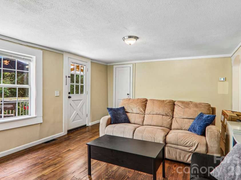 418 Sharptown Road, Canton, NC 28716.  MLS# CAR4421203, YatesRealty ID 50489. 