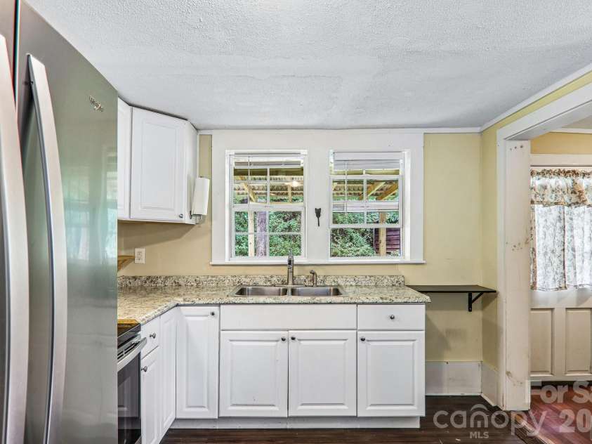 418 Sharptown Road, Canton, NC 28716.  MLS# CAR4421203, YatesRealty ID 50489. 