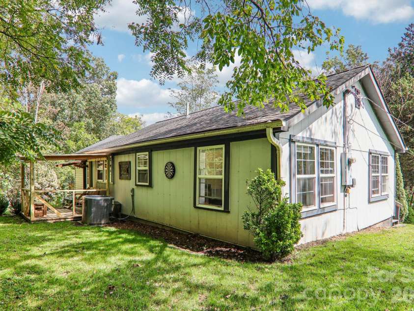 418 Sharptown Road, Canton, NC 28716.  MLS# CAR4421203, YatesRealty ID 50489. 
