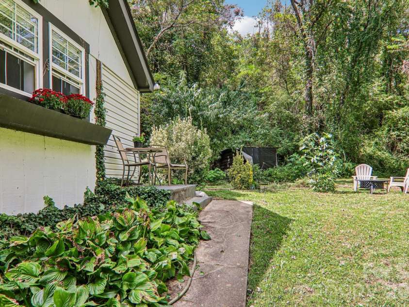 418 Sharptown Road, Canton, NC 28716.  MLS# CAR4421203, YatesRealty ID 50489. 