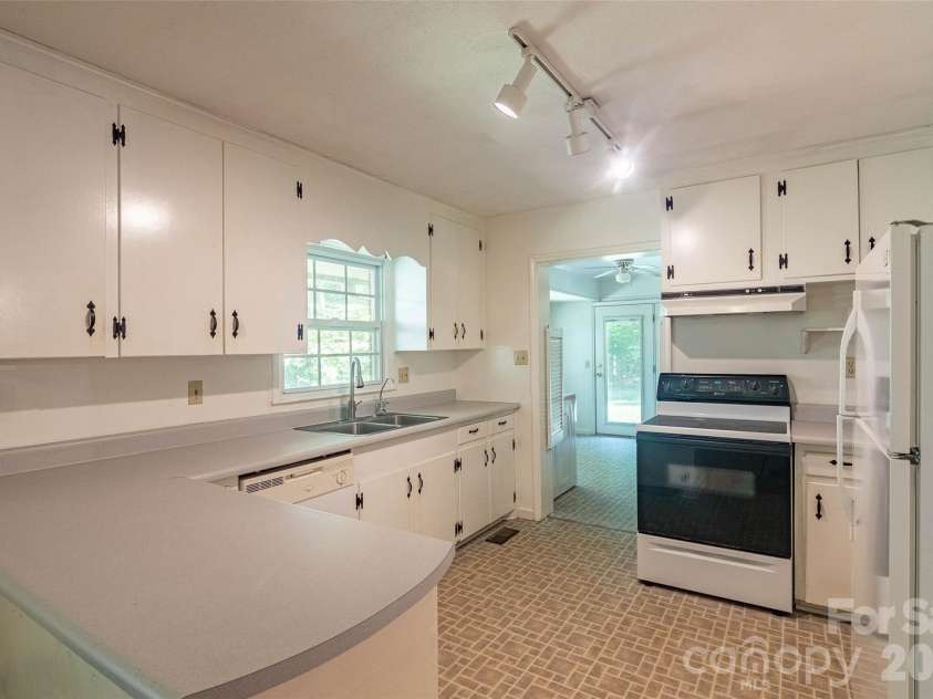 235 Landis Road, Marion, NC 28752.  MLS# CAR4423197, YatesRealty ID 50491. 