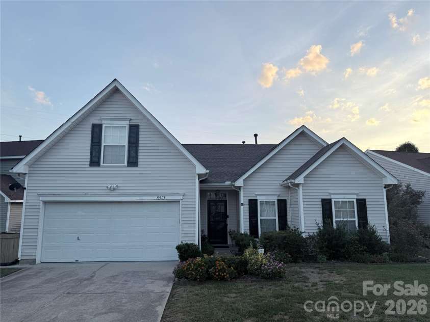 10323 Green Hedge Avenue, Charlotte, NC 28269.  MLS# CAR4419827, YatesRealty ID 50494. 
