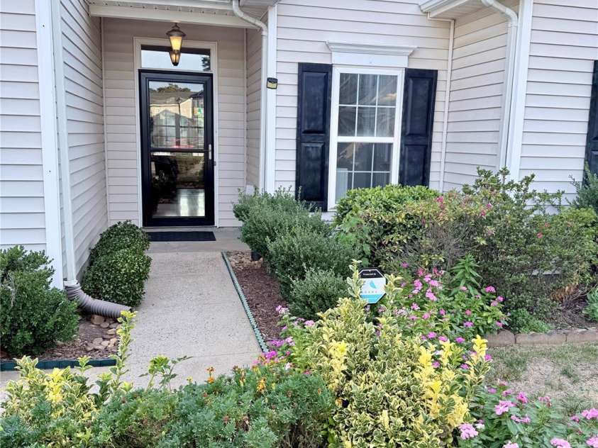 10323 Green Hedge Avenue, Charlotte, NC 28269.  MLS# CAR4419827, YatesRealty ID 50494. 