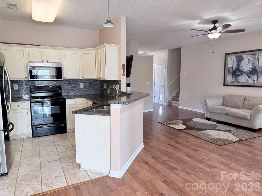 10323 Green Hedge Avenue, Charlotte, NC 28269.  MLS# CAR4419827, YatesRealty ID 50494. 