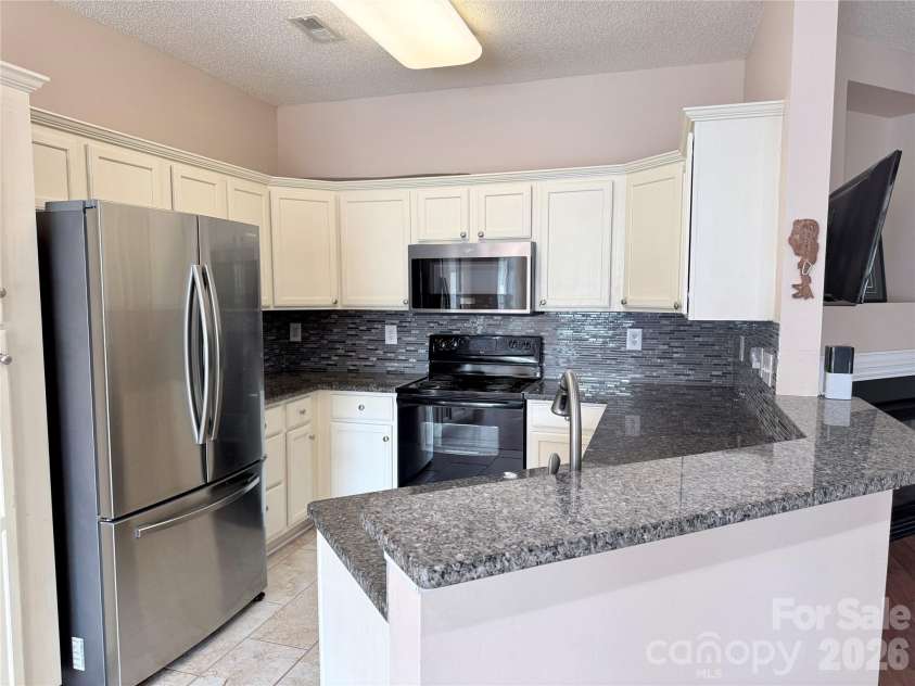 10323 Green Hedge Avenue, Charlotte, NC 28269.  MLS# CAR4419827, YatesRealty ID 50494. 