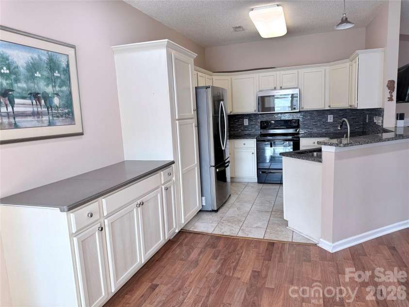 10323 Green Hedge Avenue, Charlotte, NC 28269.  MLS# CAR4419827, YatesRealty ID 50494. 