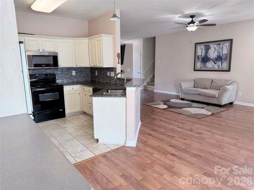 10323 Green Hedge Avenue, Charlotte, NC 28269.  MLS# CAR4419827, YatesRealty ID 50494. 