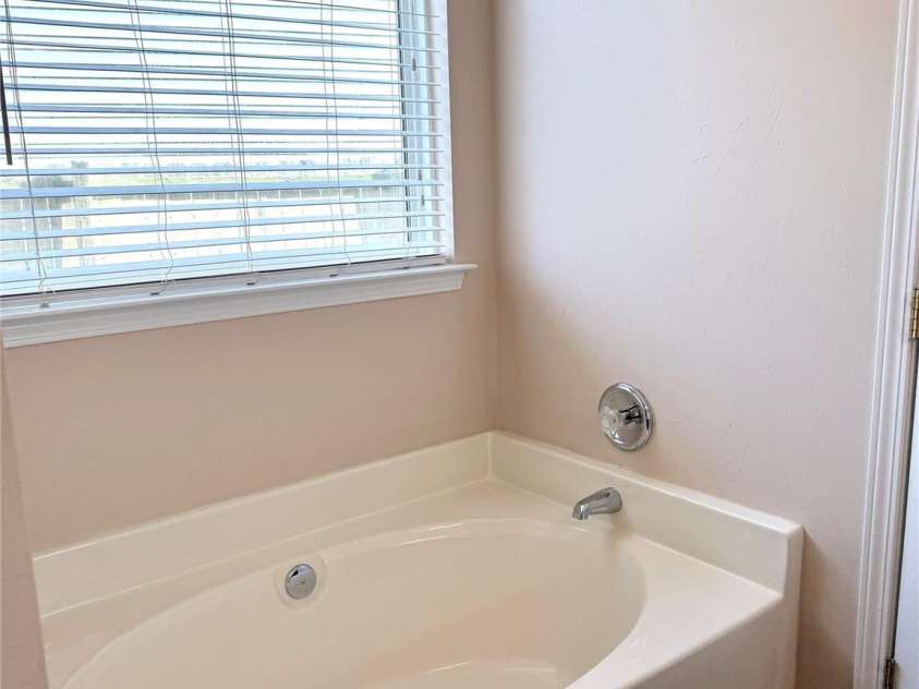 10323 Green Hedge Avenue, Charlotte, NC 28269.  MLS# CAR4419827, YatesRealty ID 50494. 