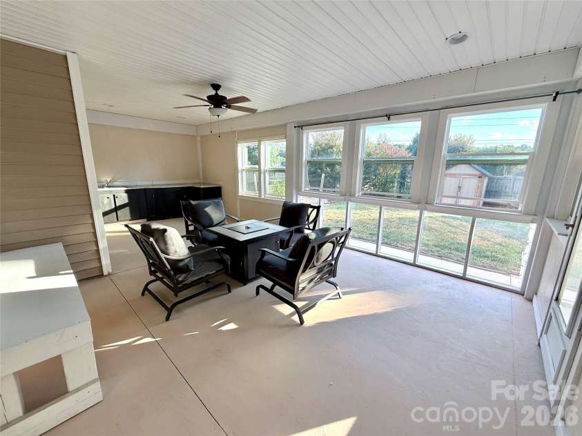 10323 Green Hedge Avenue, Charlotte, NC 28269.  MLS# CAR4419827, YatesRealty ID 50494. 