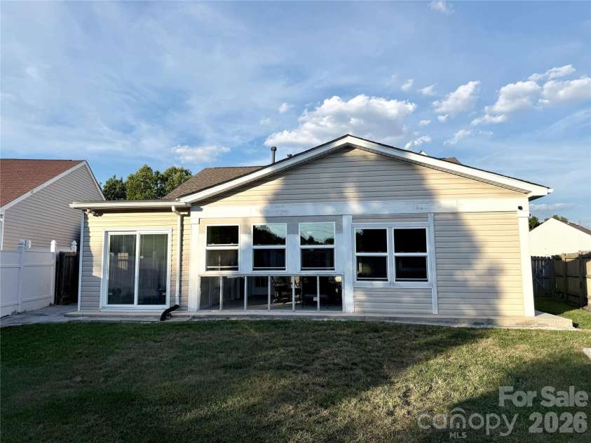 10323 Green Hedge Avenue, Charlotte, NC 28269.  MLS# CAR4419827, YatesRealty ID 50494. 