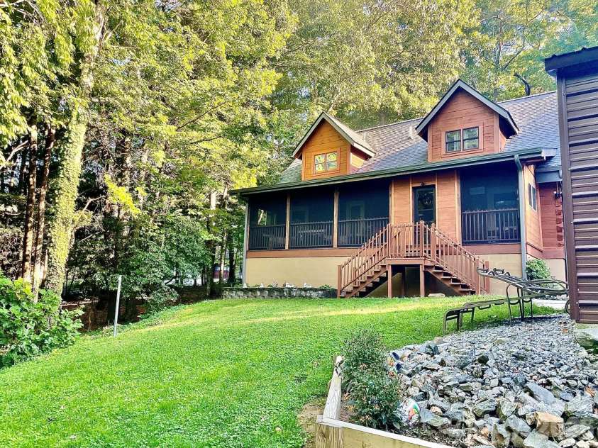 153 Montgomery Place Lane, Zirconia, NC 28790.  MLS# CAR4423875, YatesRealty ID 50495. 