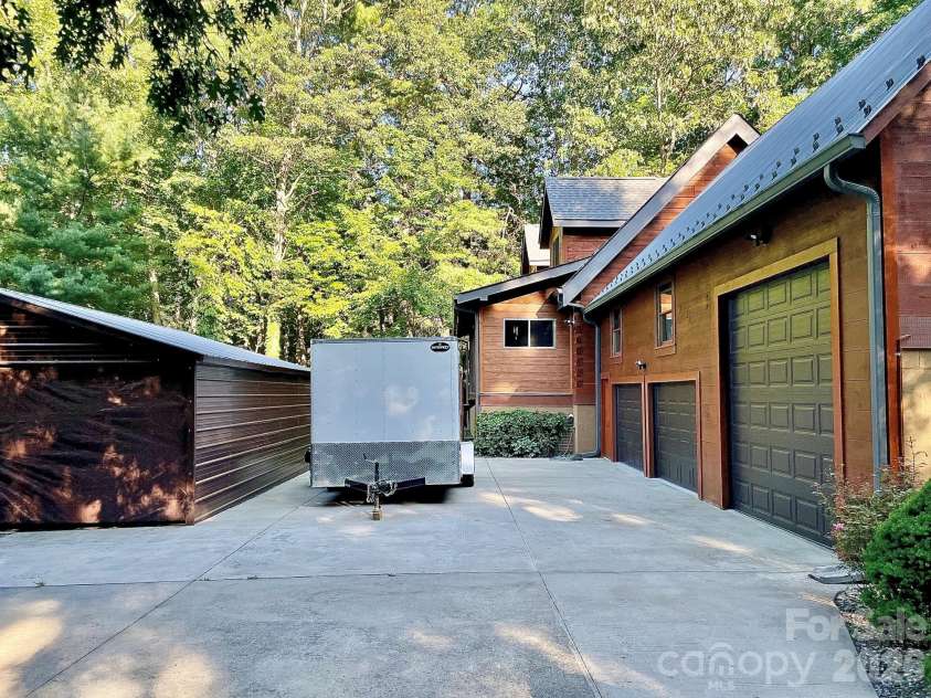153 Montgomery Place Lane, Zirconia, NC 28790.  MLS# CAR4423875, YatesRealty ID 50495. 