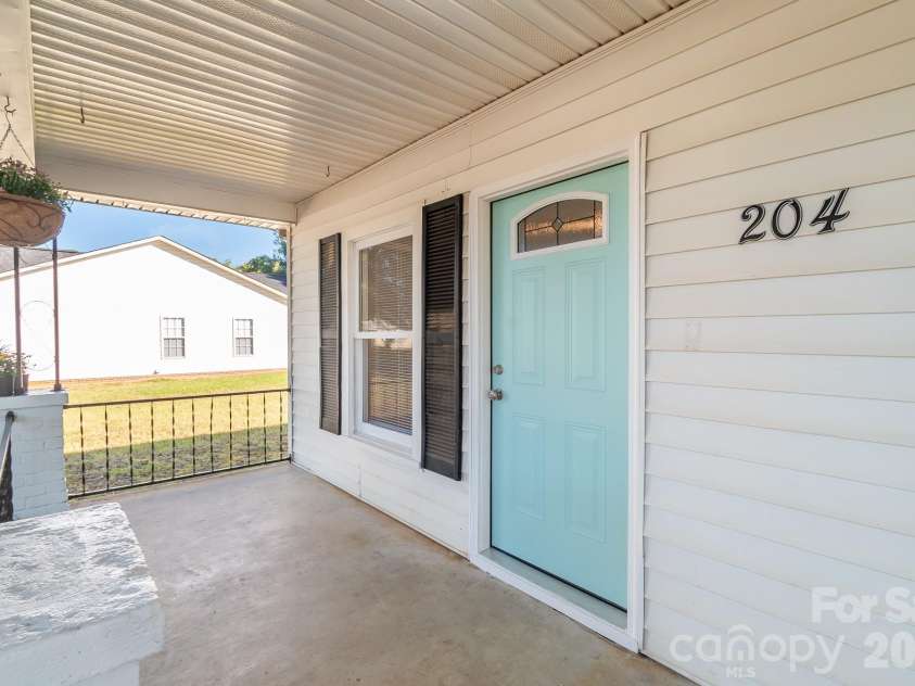 204 Pleasant Street, Belmont, NC 28012.  MLS# CAR4423492, YatesRealty ID 50496. 
