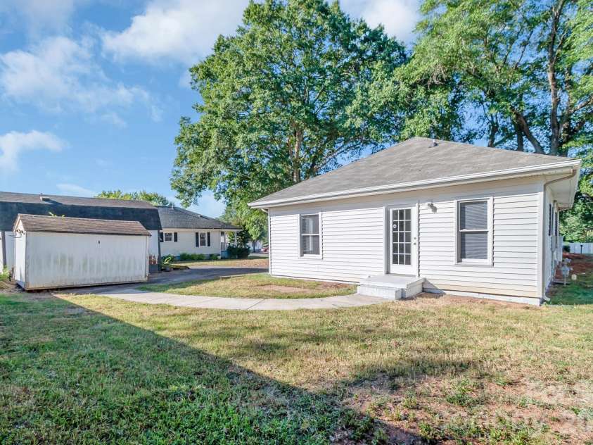 204 Pleasant Street, Belmont, NC 28012.  MLS# CAR4423492, YatesRealty ID 50496. 