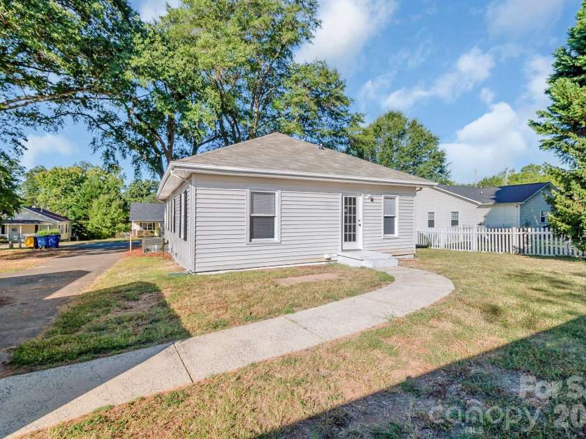 204 Pleasant Street, Belmont, NC 28012.  MLS# CAR4423492, YatesRealty ID 50496. 