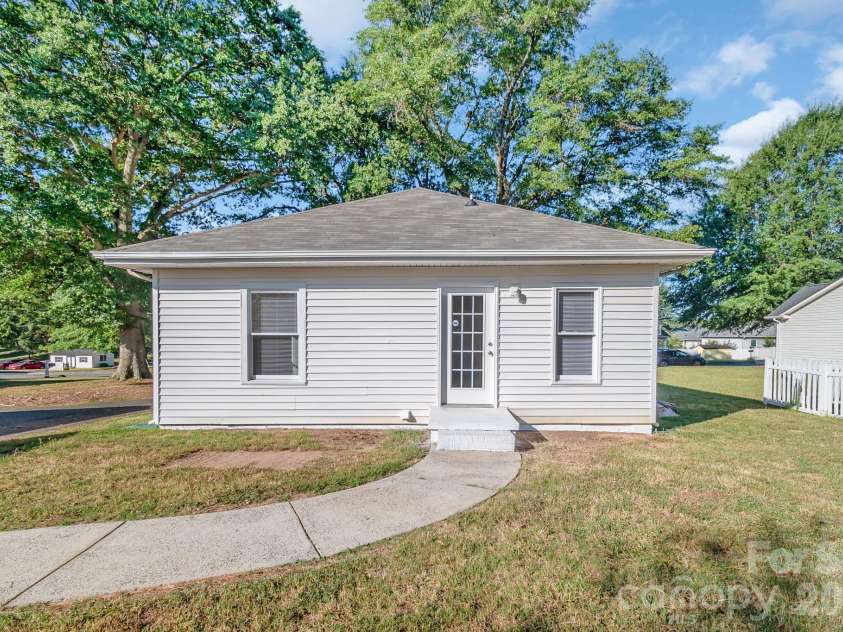 204 Pleasant Street, Belmont, NC 28012.  MLS# CAR4423492, YatesRealty ID 50496. 