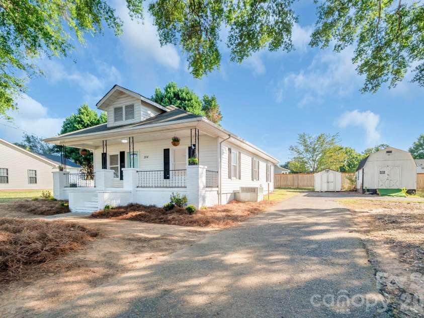 204 Pleasant Street, Belmont, NC 28012.  MLS# CAR4423492, YatesRealty ID 50496. 
