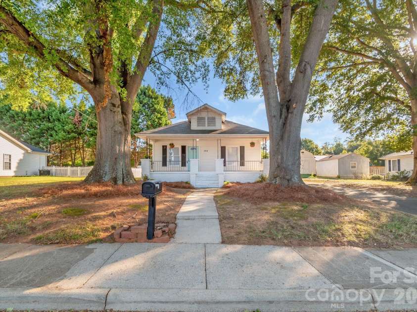 204 Pleasant Street, Belmont, NC 28012.  MLS# CAR4423492, YatesRealty ID 50496. 