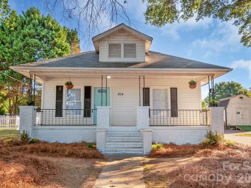 204 Pleasant Street, Belmont, NC 28012.  MLS# CAR4423492, YatesRealty ID 50496. 