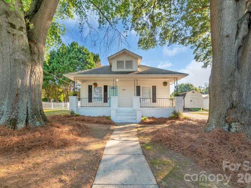 204 Pleasant Street, Belmont, NC 28012.  MLS# CAR4423492, YatesRealty ID 50496. 