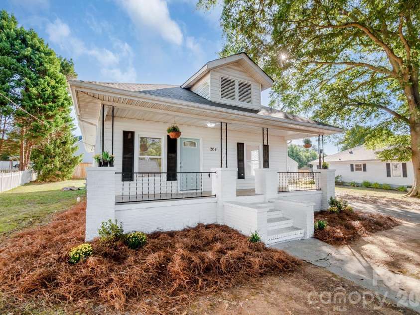 204 Pleasant Street, Belmont, NC 28012.  MLS# CAR4423492, YatesRealty ID 50496. 