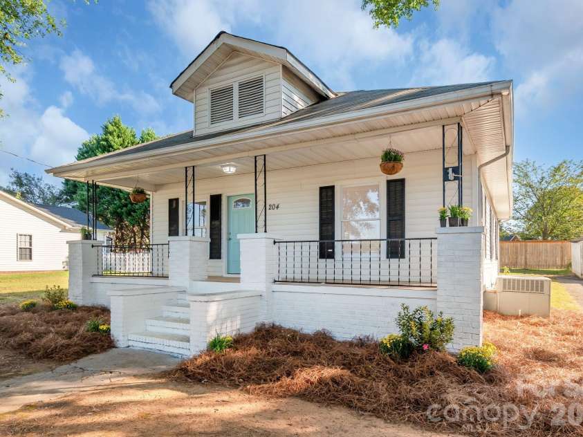 204 Pleasant Street, Belmont, NC 28012.  MLS# CAR4423492, YatesRealty ID 50496. 